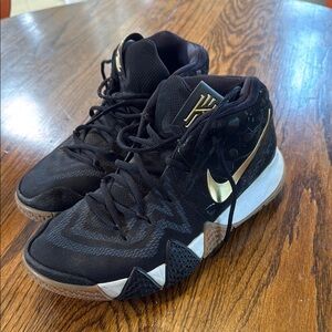 Nike Kyrie 4 Pitch Blue size 8.5